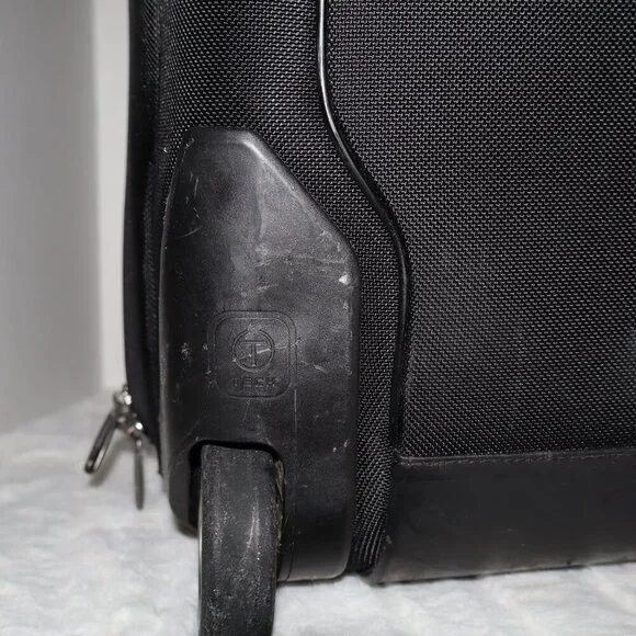 Tumi T-Tech Presidio Macarthur Wheeled Compact Laptop Briefcase Style 67102D - Picture 9 of 15